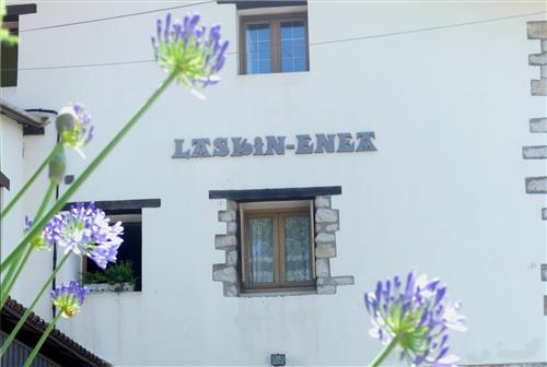 fatxada nekazalturismoa Laskin-Enea Gipuzkoan